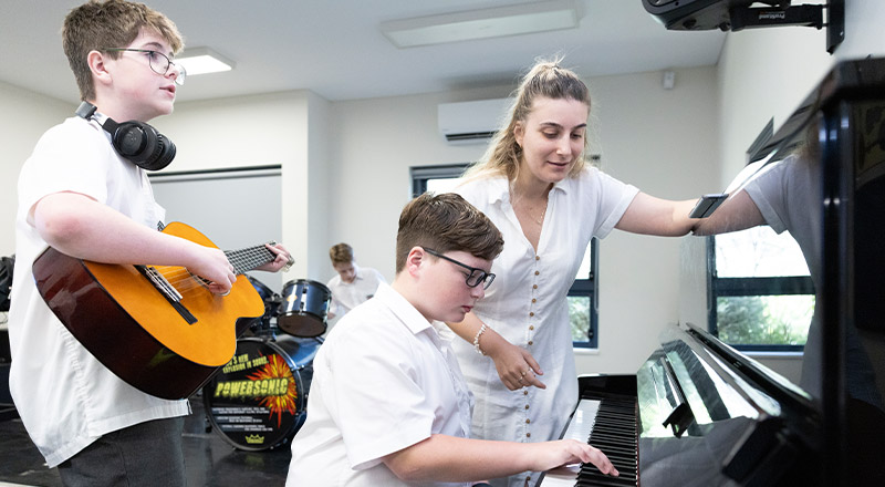 Teacher with her student working around a keyboard at Xavier College Llandilo